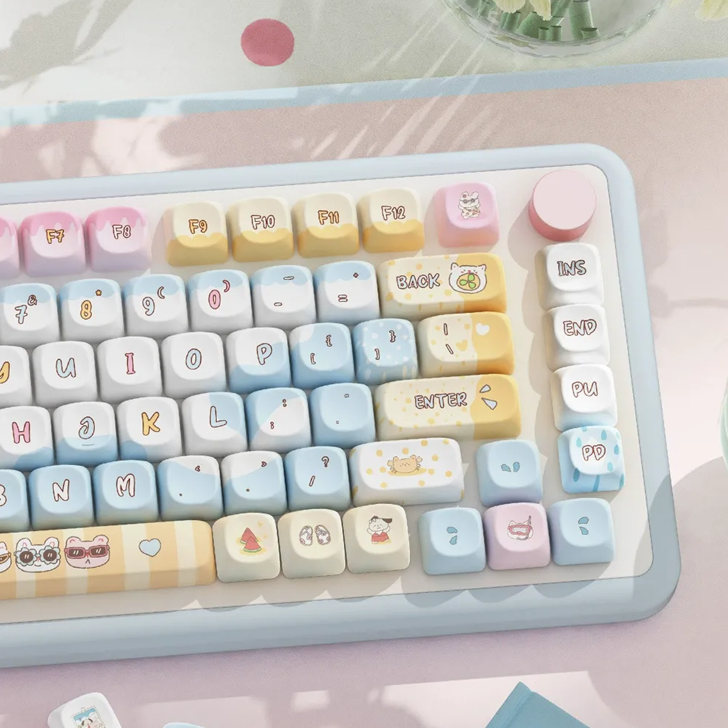 Pets Beach Day Out Keycap Set
